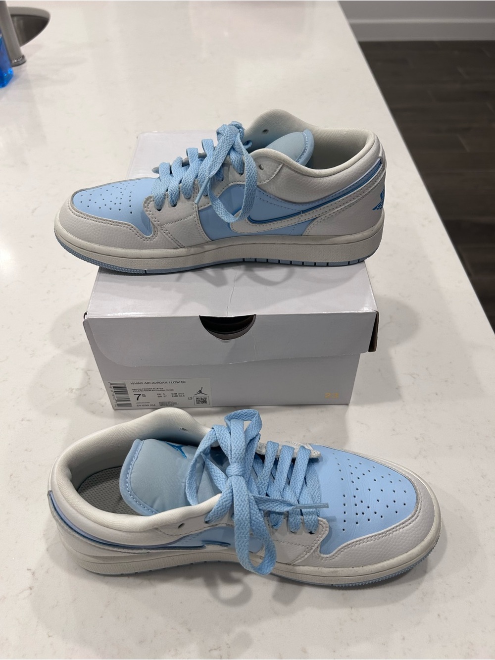 Nike Air Jordan 1 Low SE Reverse Ice Blue White Aluminum Women’s 7.5 w/ Box - Picture 2 of 6